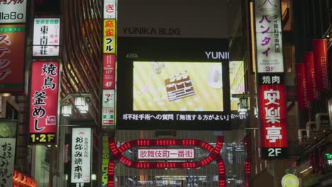 Many-Asian-Signs-in-the-Nightlife-District-of-Tokyo,-Japan-called-Shinjuku
