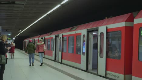 La-Estación-De-Metro-Jungfernstieg-En-Hamburgo,-Alemania.