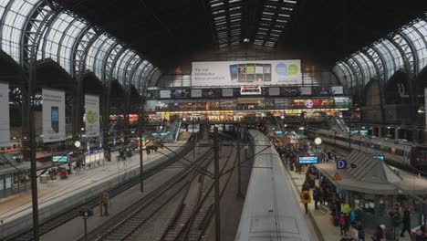 Estación-Central-De-Trenes-De-Hamburgo,-Alemania.