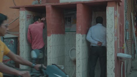 Public-bathroom-in-Mumbai,-India-with-bad-sanitation-and-very-bad-hygiene