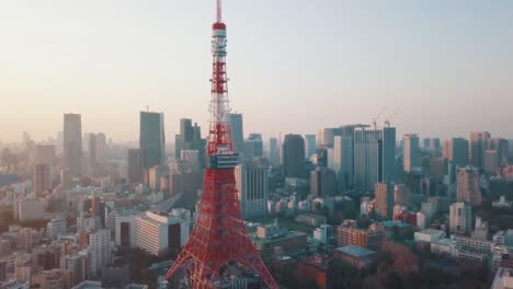 Hermosa-Antena-De-La-Torre-De-Tokio-En-Japón