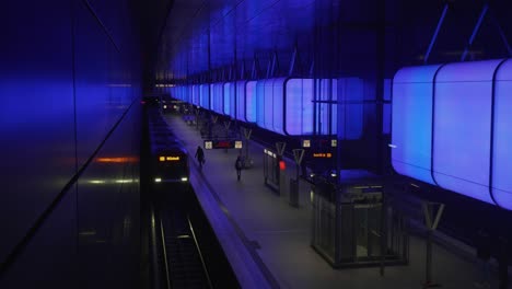 Ein-Futuristischer-Bahnhof-In-Hamburg,-Deutschland