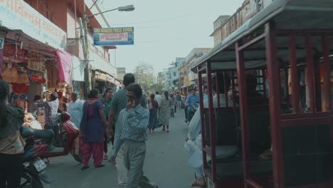 Streets-of-Jaipur-filled-with-people