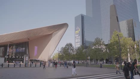 Short-Timelapse-in-front-of-the-Rotterdam-Centraal-Station-in-Rotterdam,-Netherlands