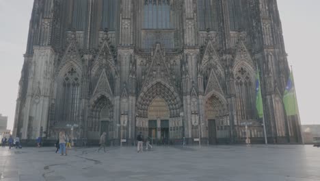 World-Famous-Cologne-Cathedral-also-called-Kölner-Dom-in-Cologne,-Germany-on-a-sunny-day