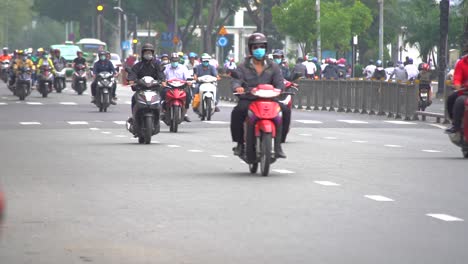 Der-Starke-Motorradverkehr-In-Saigon,-Vietnam