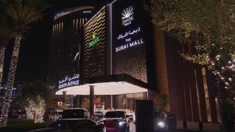Famous-Dubai-Mall-in-Dubai,-United-Arab-Emirates