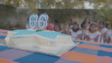Eine-Torte-Zum-66.-Geburtstag
