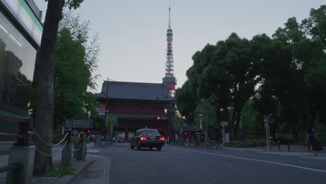 Cars-and-cabs-driving-through-the-streets-of-Tokyo,-Japan-in-the-early-evening