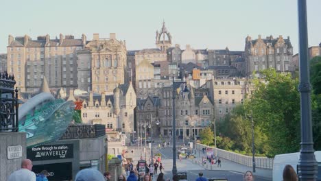 View-on-the-Castle-Hill-in-Edinburgh-with-lots-of-pedestrians-walking-by