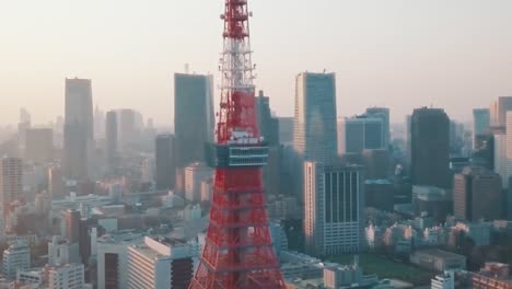 Berühmter-Tokyo-Tower-Bei-Sonnenuntergang-In-Japan