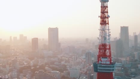 Tokyo-Tower-Bei-Einem-Wunderschönen-Sonnenuntergang