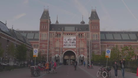 Entrance-of-the-famous-Rijksmuseum-in-the-Museums-Area-of-Amsterdam,-Netherlands