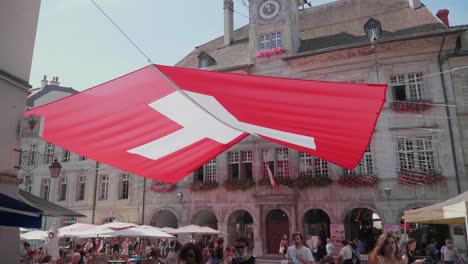 Stadtzentrum-Von-Lausanne,-Schweiz-Mit-Einer-Schweizer-Flagge