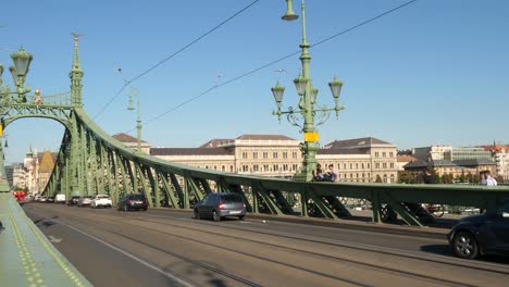 Cars-driving-over-the-famous-liberty-bridge-in-Budapest,-Hungary