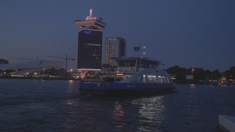 Ferry-Público-En-Amsterdam,-Transporte-Público-De-Países-Bajos
