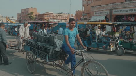 Verrückter-Dichter-Verkehr-In-Jaipur,-Indien-An-Einem-Sehr-Sonnigen-Tag