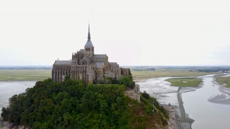 Flying-away-from-Mont-Saint-Michel-as-the-tide-is-down
