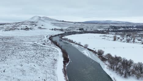 Drone-shot-of-the-Yakima-River-running-through-rural-Washington-during-winter