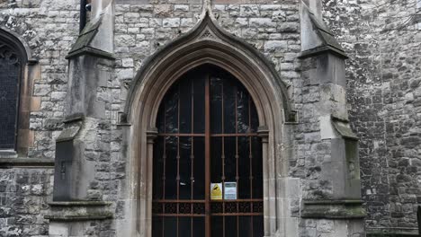 Die-Türen-Sind-Geschlossen,-Allerheiligen,-Anglikanische-Kirche,-Fulham,-London,-Vereinigtes-Königreich