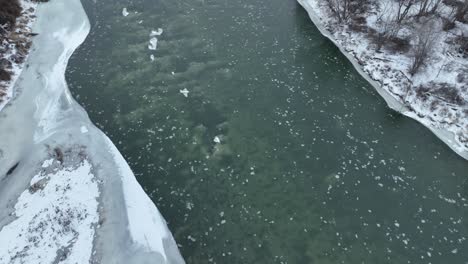 Aerial-shot-of-ice-floating-down-the-Yakima-River-in-rural-Washington