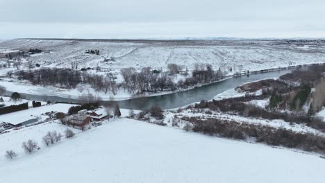 Drone-shot-of-Benton-City's-farmland-with-the-Yakima-River-cutting-through-it-during-winter