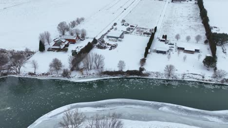 Drone-shot-of-the-Yakima-River-passing-through-the-backyards-of-wealthy-farmhouses