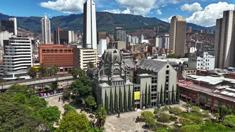 Rafael-Uribe-Uribe-Palace-of-Culture-in-Downtown-Medellin,-Aerial-Hyperlapse