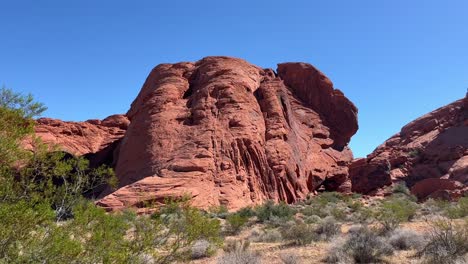 Scenic-Drive-Along-Valley-of-Fire-State-Park-Natural-Rock-Formations-In-Nevada,-USA