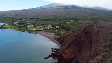 A-4K-aerial-view-of-a-beautiful-South-Maui-beach,-Maui-County,-Hawaii
