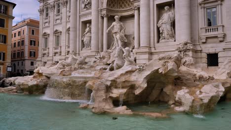 Medium-shot-of-the-Trevi-Fountain-from-the-right-hand-side