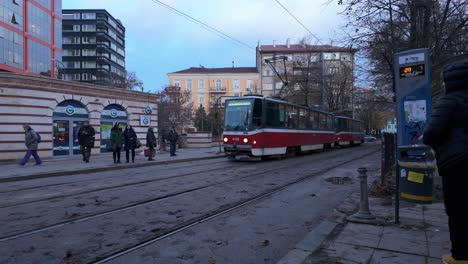 Red-Tram-22-arrives-at-a-tram-stop-in-the-city-center