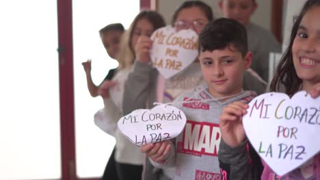 Murcia,-España,-30-De-Enero-De-2024:-Los-Niños-De-Educación-Primaria-Crean-Corazones-Con-La-Frase-&quot;mi-Oído-Por-La-Paz