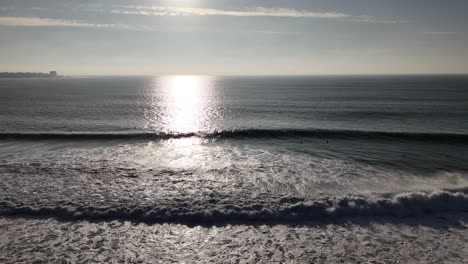 Waves-Crashing,-Black-Beach-San-Diego