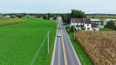 Road-through-rural-American-countryside-in-autumn