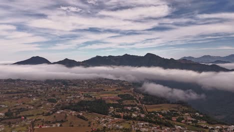 Hyperlapse-In-Zacatlán-Mit-Einem-Erstaunlichen-Nebelparadies