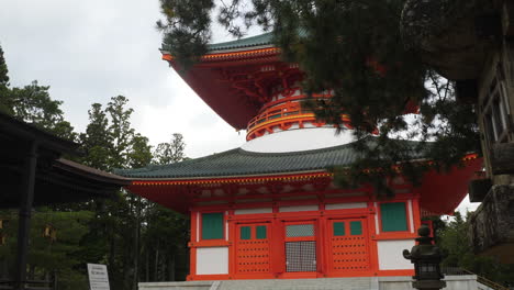Kongobu-ji-Danjo-Garan-in-Koyasan,-Japan,-stands-for-spiritual-grandeur-and-cultural-richness