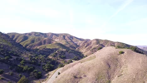 4K-Aerial-Drone-shot-of-Santa-Monica-Mountains-in-Los-Angeles,-California-on-a-warm-sunny-spring-day
