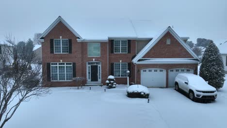 Large-brick-house-in-snowy-American-neighborhood-in-winter