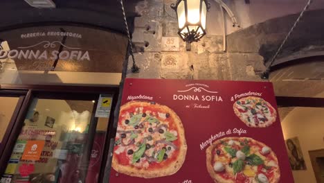 Plakatwand-Der-Pizzeria-Neapel-In-Neapel,-Italien