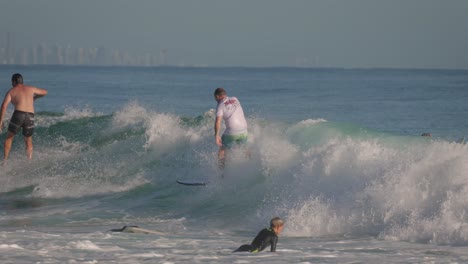Surfer-enjoying-small-waves-on-a-calm-day-at-Snapper-Rocks,-Gold-Coast