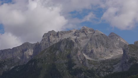 Dolomiti-mountains-with-clouds-passing-over,-timelapse-part1