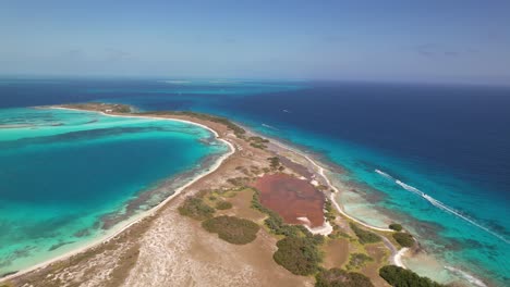 Los-roques-archipelago-in-venezuela-showing-clear-turquoise-waters,-coral-reefs-and-sandy-isles,-aerial-view