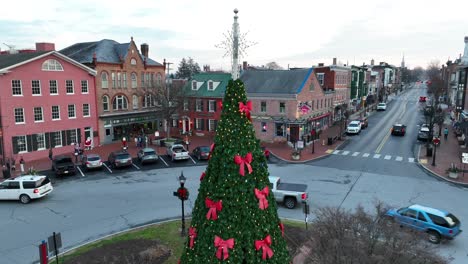 Decorated-christmas-tree-outdoors-ion-roundabout-in-american-city