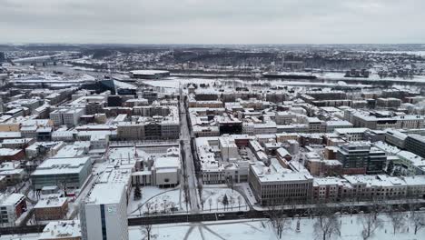 Vista-Por-Drones-Del-Centro-De-La-Ciudad-De-Kaunas-En-La-Temporada-De-Invierno.