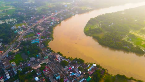 Vista-Aérea-De-Una-Pequeña-Inundación-Repentina-En-El-Río-Surma-En-Una-Ciudad-Asiática-Llamada-Sylhet-En-El-Este-De-Bangladesh