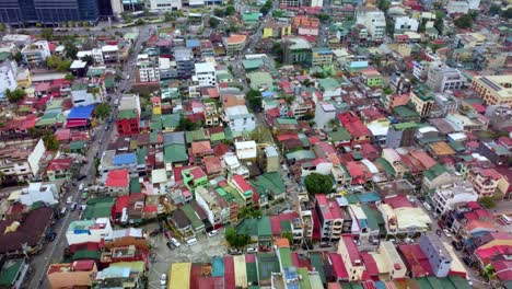 Colorful-houses-close-together-on-Asian-Makati-city-outskirts