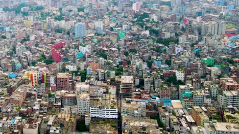 Vista-Aérea-De-La-Ciudad-Densamente-Poblada-De-Dhaka-En-Bangladesh-Durante-El-Día
