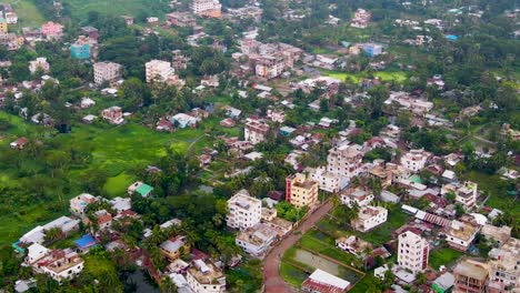 Naturaleza-Tropical-Y-Urbanización-Rural-En-Barishal,-Bangladesh