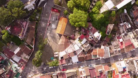Top-view-aerial-of-quaint-cobblestone-streets-and-rooftops-of-Coatepec---Veracruz-State,-Mexico